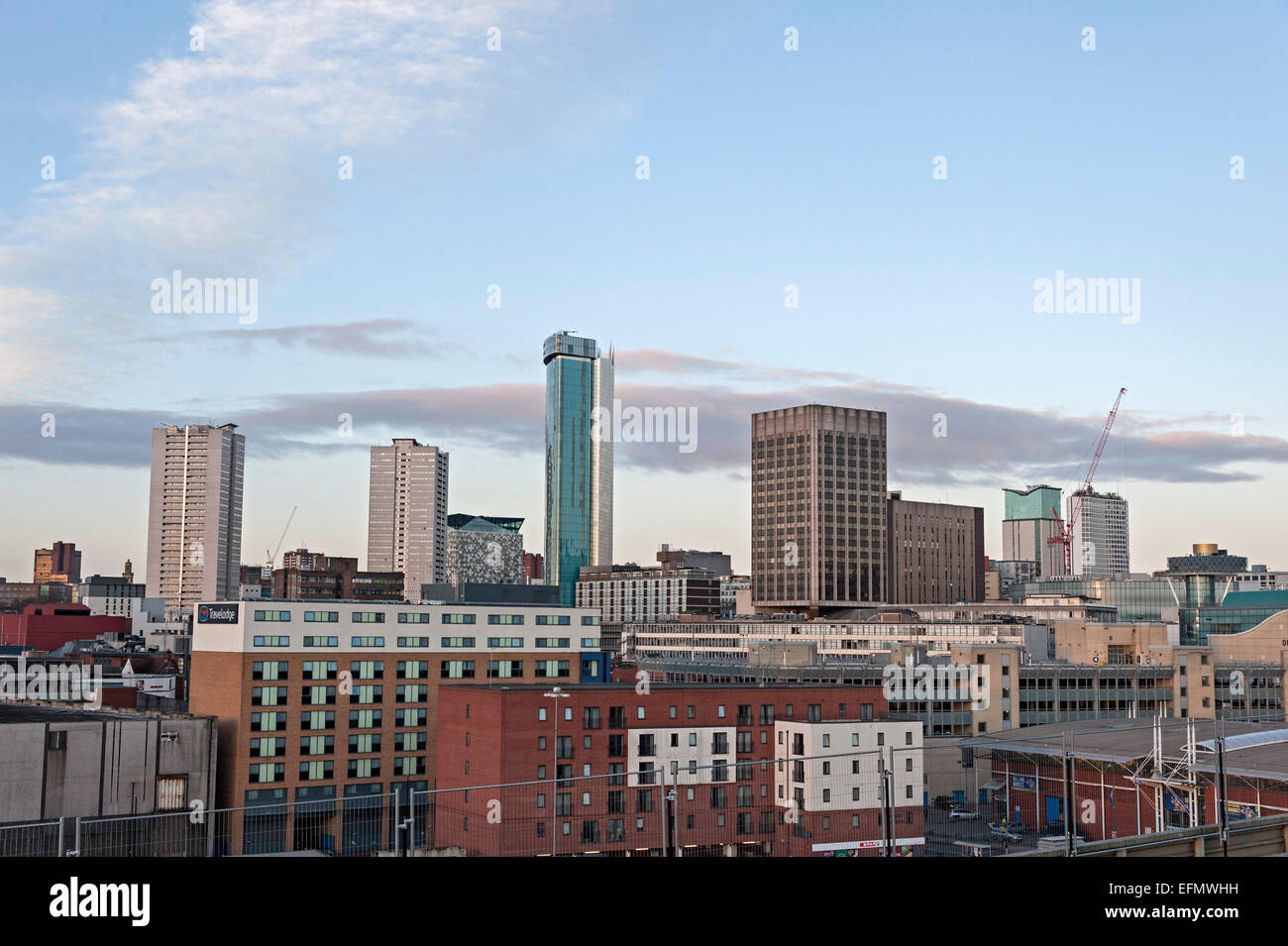 Birmingham uk Stadt Stadtbild Mittelengland von Chine-Stadt in Richtung der Mailbox und Rathaus Stockfoto