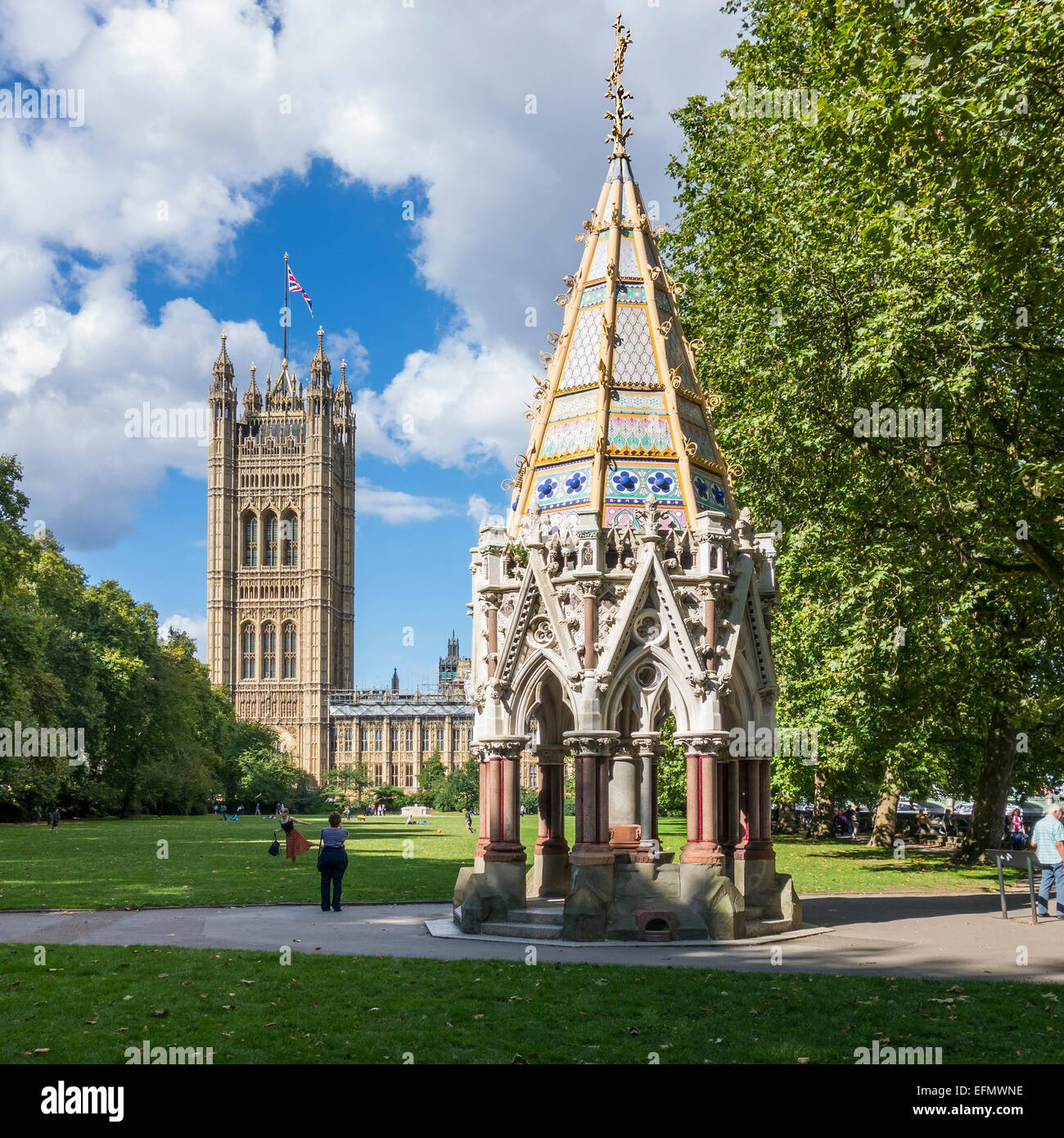 Buxton Wassergarten Brunnen Victoria beherbergt Parlament London Stockfoto