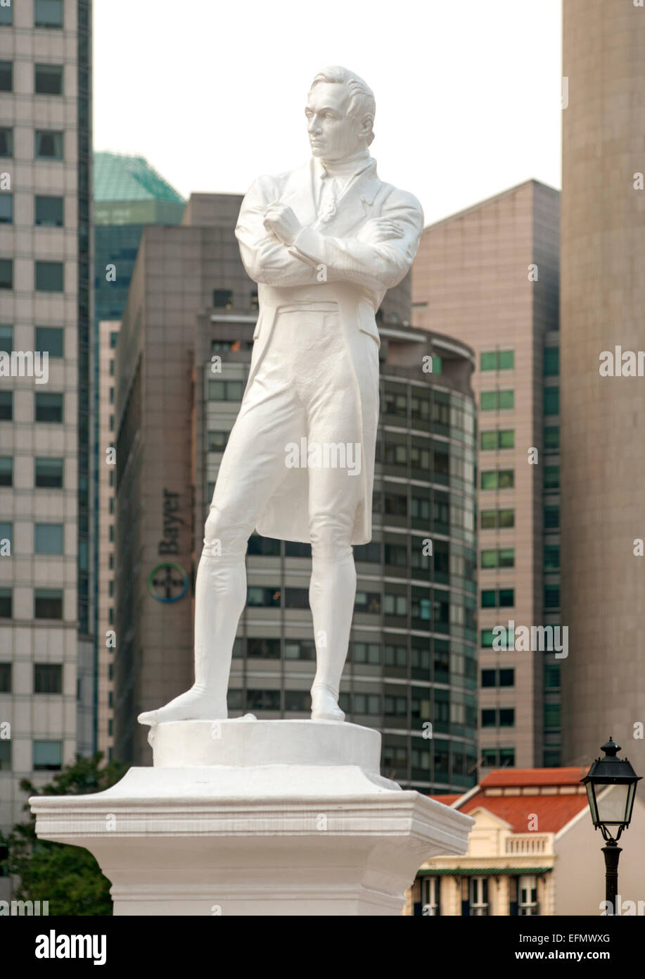 Statue von Sir Stamford Raffles am Boat Quay in Singapur. Stockfoto
