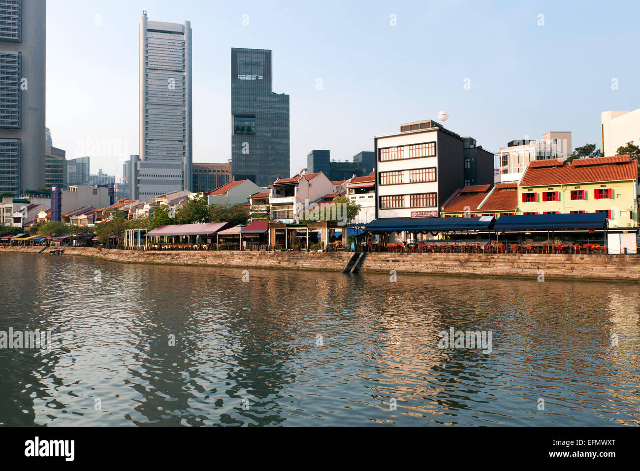 Boat Quay und den Singapore River in Singapur. Stockfoto