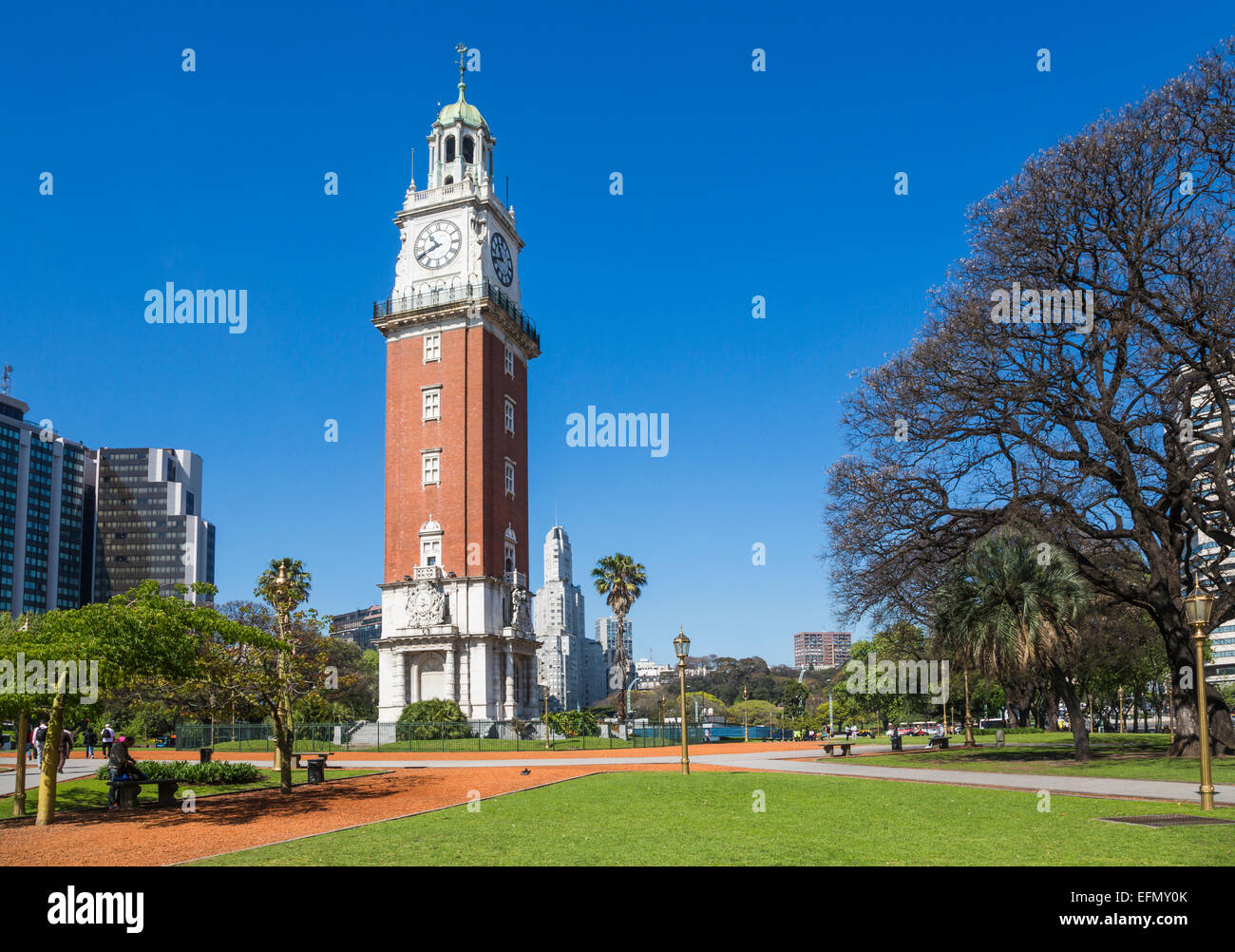Torre Monumental, ehemals Torre de los Ingleses (Turm der Englischen), Plaza Fuerza Aérea, ein Wahrzeichen in der Innenstadt von Buenos Aires, Argentinien Stockfoto