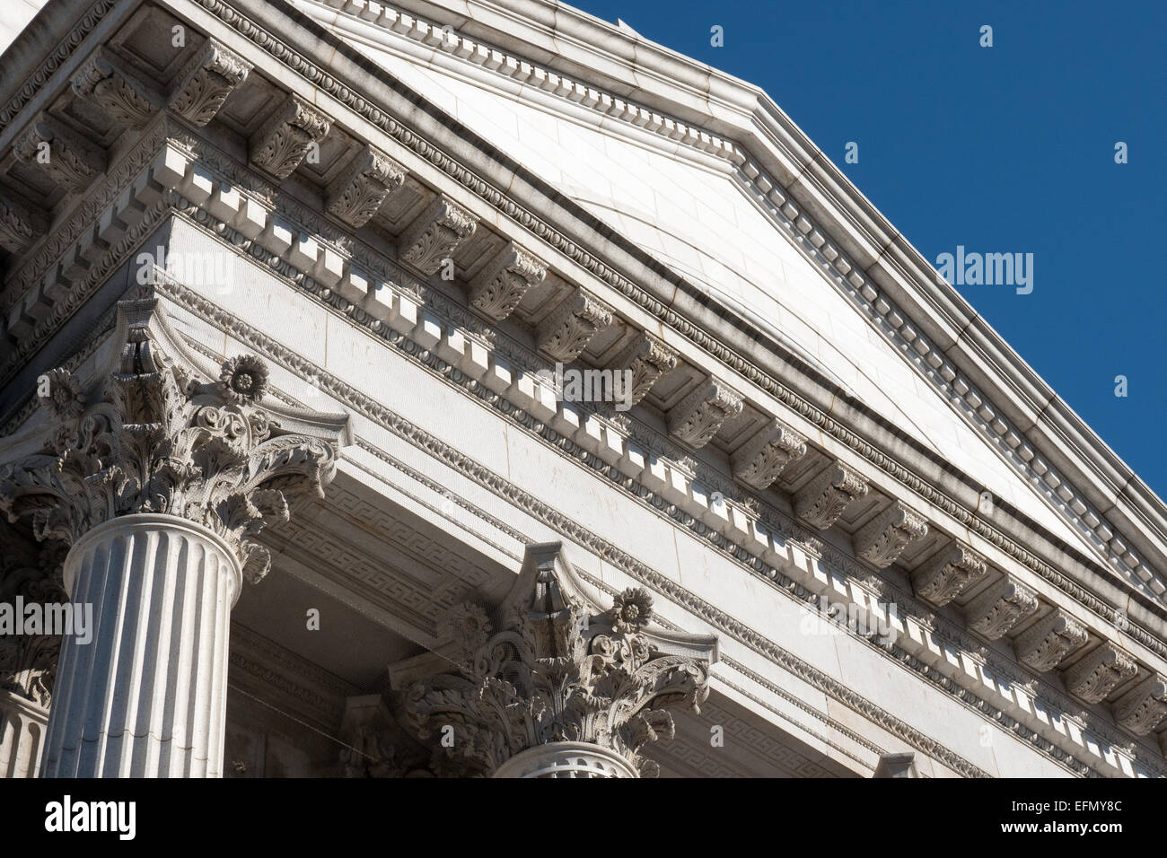 Smithsonian National Museum of Natural History architektonisches Detail Washington DC // WASHINGTON DC – architektonisches Detail über dem Haupteingang des Außenbereichs des Smithsonian National Museum of Natural History in der National Mall in Washington DC. Stockfoto