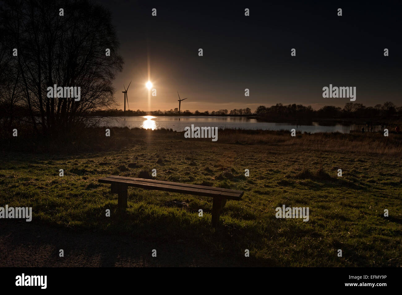 Wind Turbine Oakdale Wales Pen Y Fan Country Park über das Industriegebiet Stockfoto