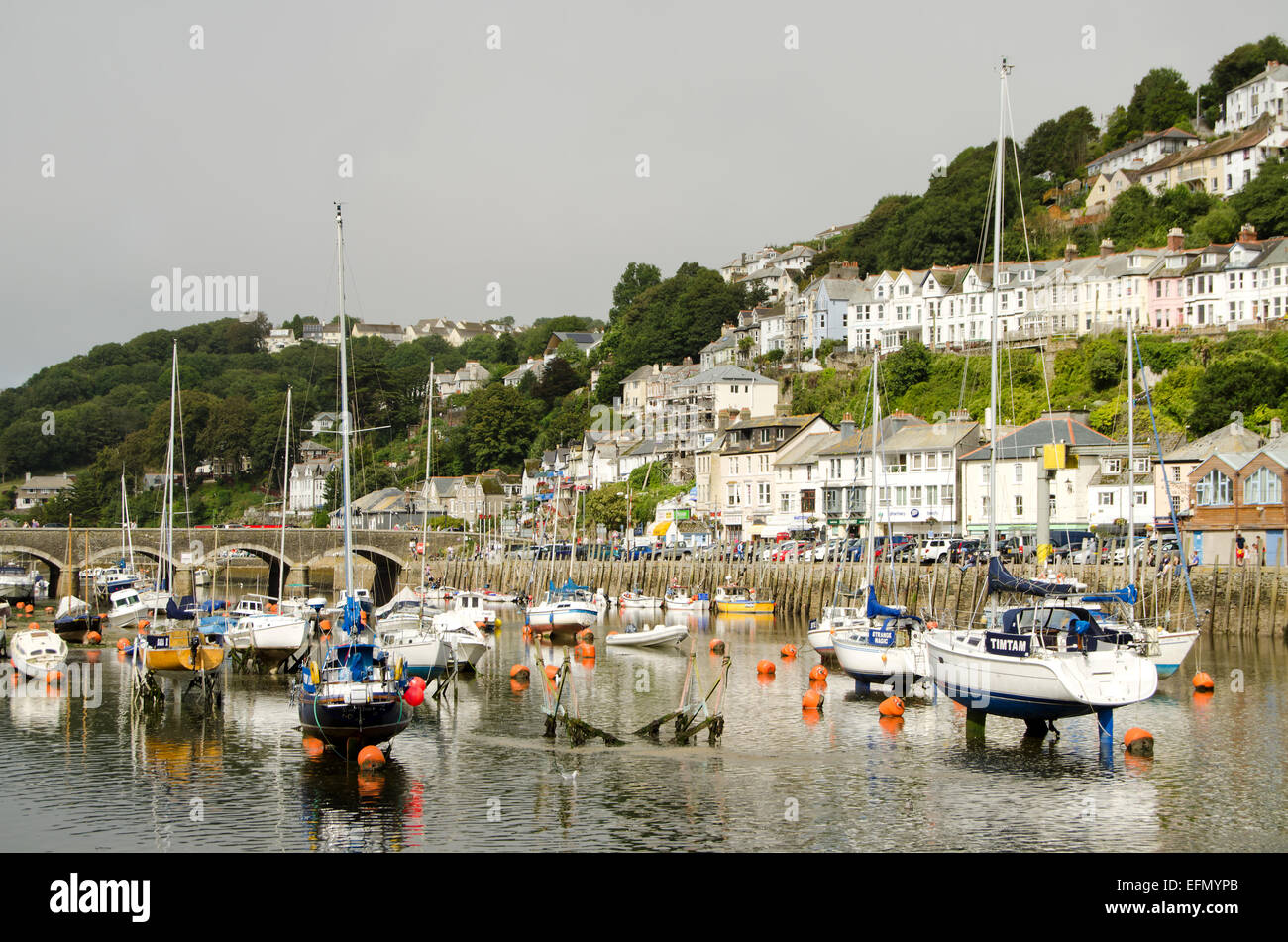 Boote vertäut am Fluß Looe, Looe, Cornwall, England, UK Stockfoto