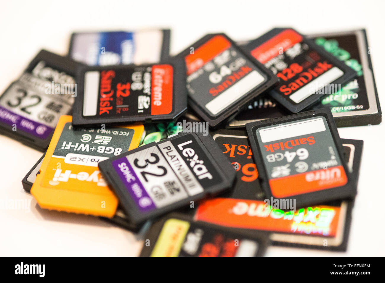 SDXC SDHC-Speicherkarten // Eine Sammlung verschiedener SDXC- und SDHC-Speicherkarten für Kameras. Stockfoto