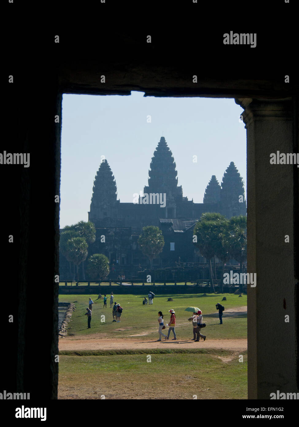 Touristen besuchen die Tempel von Angkor Wat archäologischen Park, Kambodscha Stockfoto