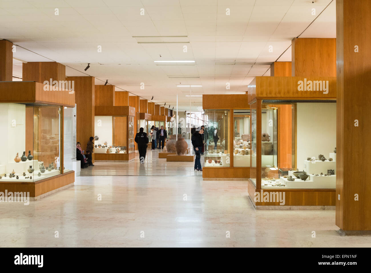 ISTANBUL, Türkei / Türkiye — die Archäologischen Museen von Istanbul, die sich in drei Gebäuden in den ursprünglich Gärten des Topkapi-Palastes in Istanbul, Türkei, befinden, sind über 1 Million Artefakte zu islamischer Kunst, historischer Archäologie des Nahen Ostens und Europas (sowie der Türkei) und ein Gebäude, das dem antiken Orient gewidmet ist. Stockfoto