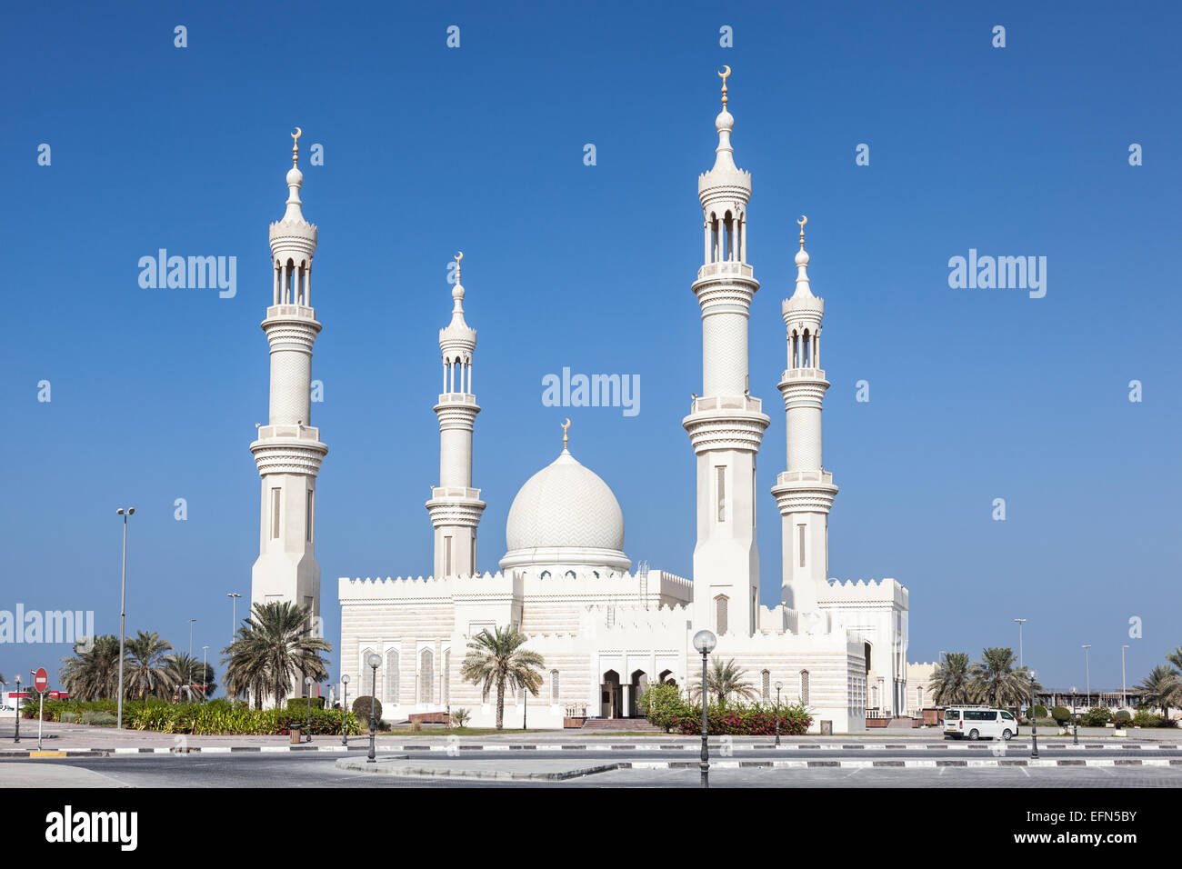 Weiße Moschee in Ajman, Vereinigte Arabische Emirate Stockfoto