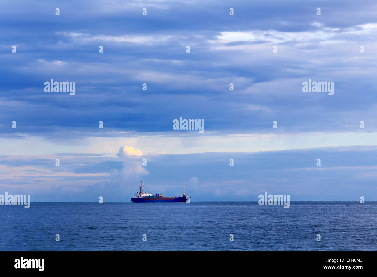 Frachtschiff, Schwarzes Meer, Abchasien (Georgien) Stockfoto