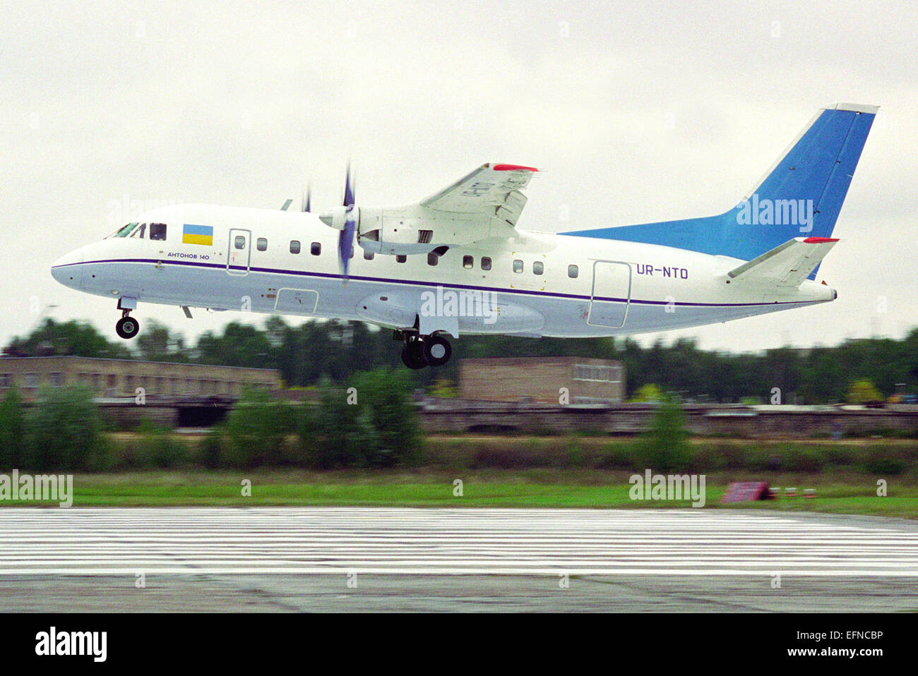 Ukrainische Verkehrsflugzeug Antonow An-140 Stockfoto