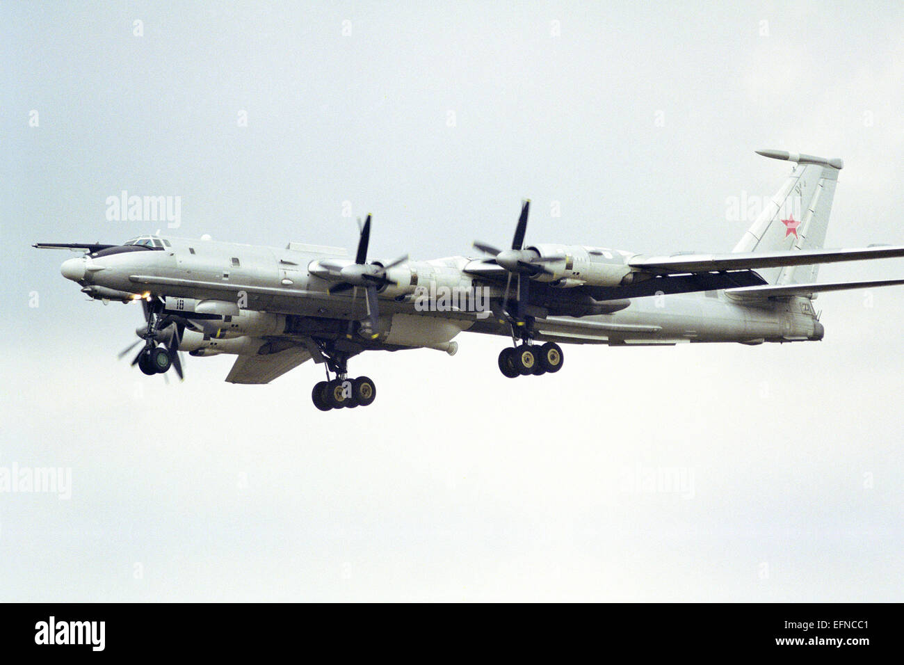 Tupolev Tu-142MR Bear Flugzeuge bei der Landung Stockfoto