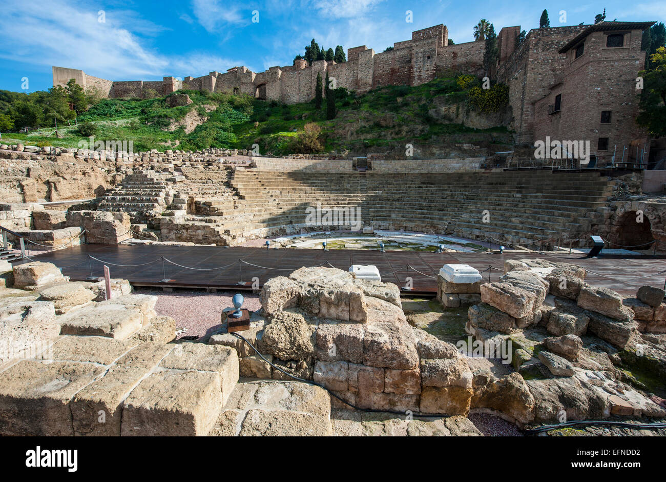Ruinen eines römischen Amphitheaters in Málaga, Andalusien, Spanien. Stockfoto