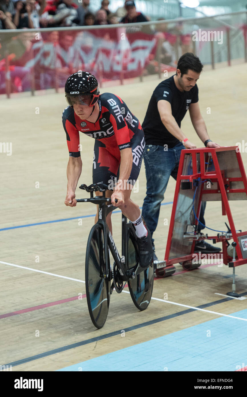 Grenchen, Schweiz. 8. Februar 2015. UCI Stundenweltrekord versuchen Rohan Dennis - BMC Racing Team Credit: Guy Swarbrick/trackcycling.net/Alamy Live-Nachrichten Stockfoto