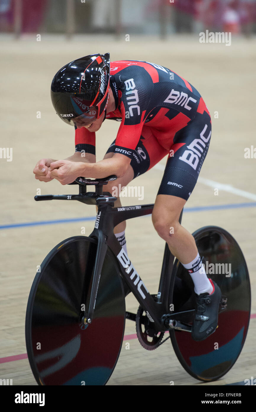 Grenchen, Schweiz. 8. Februar 2015. UCI Stundenweltrekord versuchen Rohan Dennis - BMC Racing Team Credit: Guy Swarbrick/trackcycling.net/Alamy Live-Nachrichten Stockfoto