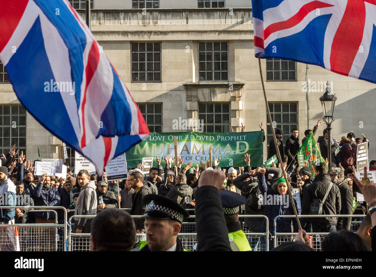 London, UK. 8. Februar 2015. Britain First Gruppe Counter Protest muslimische Demonstration Credit: Guy Corbishley/Alamy Live News Stockfoto