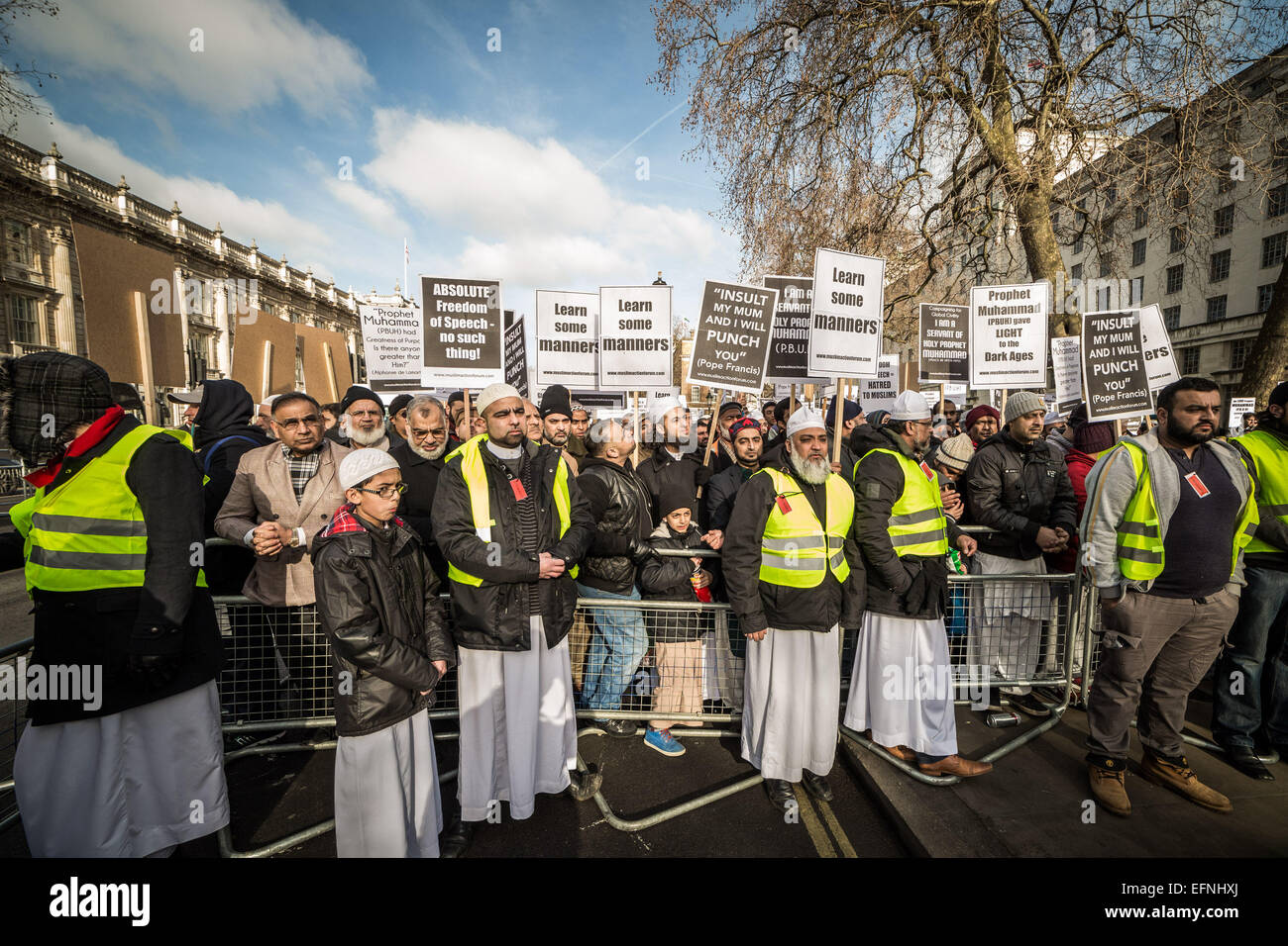 London, UK. 8. Februar 2015. Britische Muslime protestieren gegen Charlie Hebdo erneuten Veröffentlichung Credit: Guy Corbishley/Alamy Live News Stockfoto