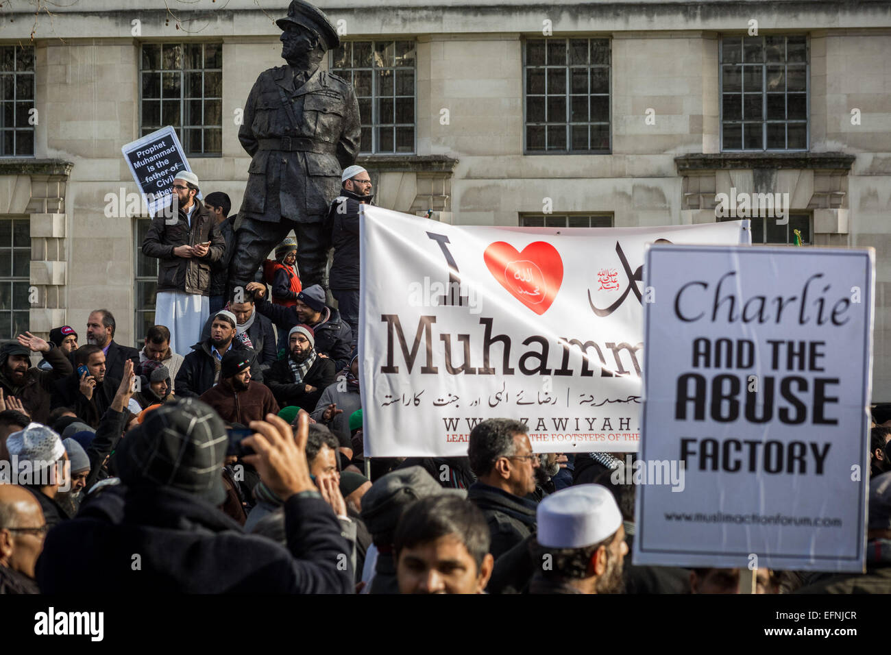 London, UK. 8. Februar 2015. Britische Muslime protestieren gegen Charlie Hebdo erneuten Veröffentlichung Credit: Guy Corbishley/Alamy Live News Stockfoto