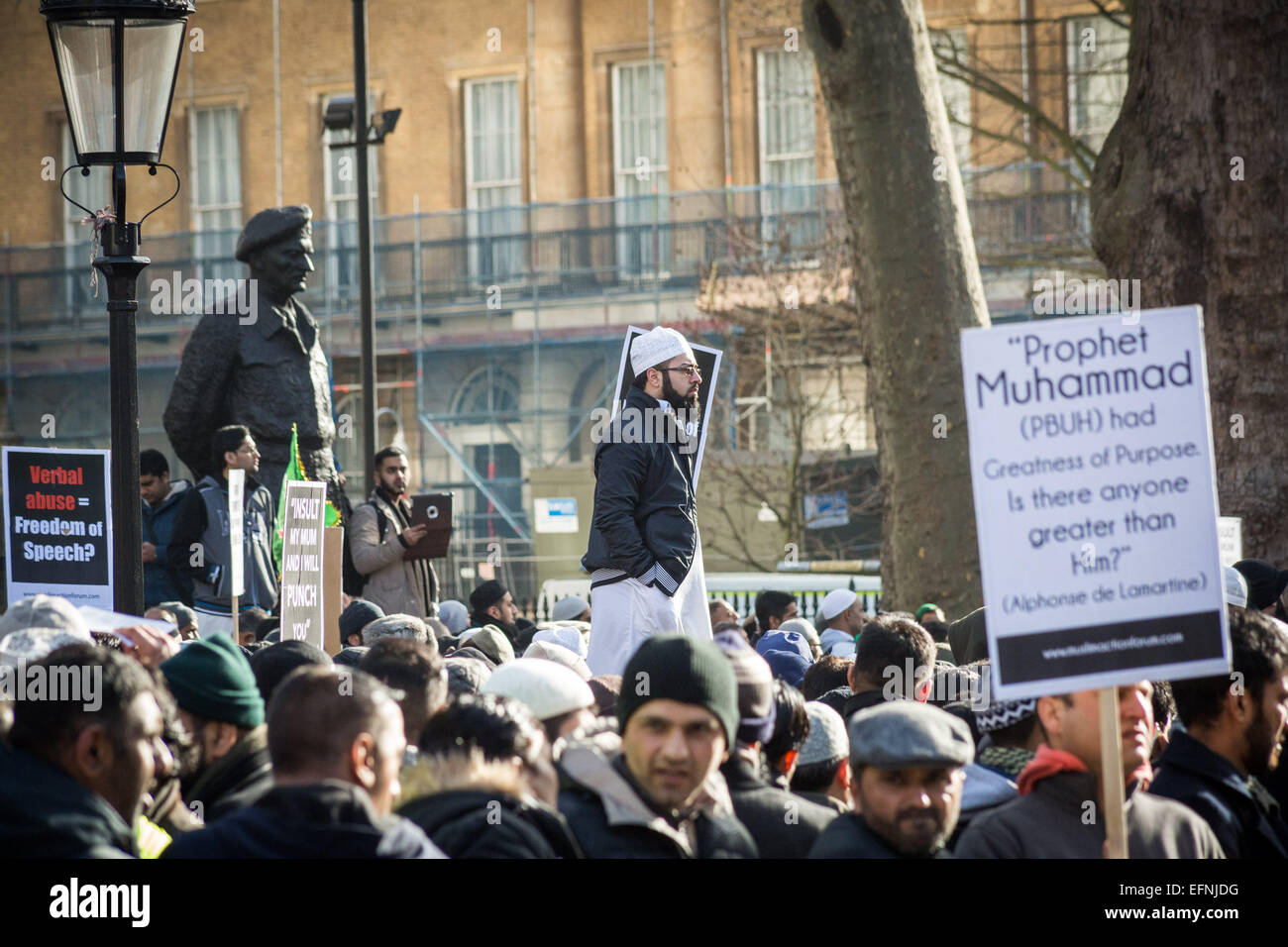 London, UK. 8. Februar 2015. Britische Muslime protestieren gegen Charlie Hebdo erneuten Veröffentlichung Credit: Guy Corbishley/Alamy Live News Stockfoto