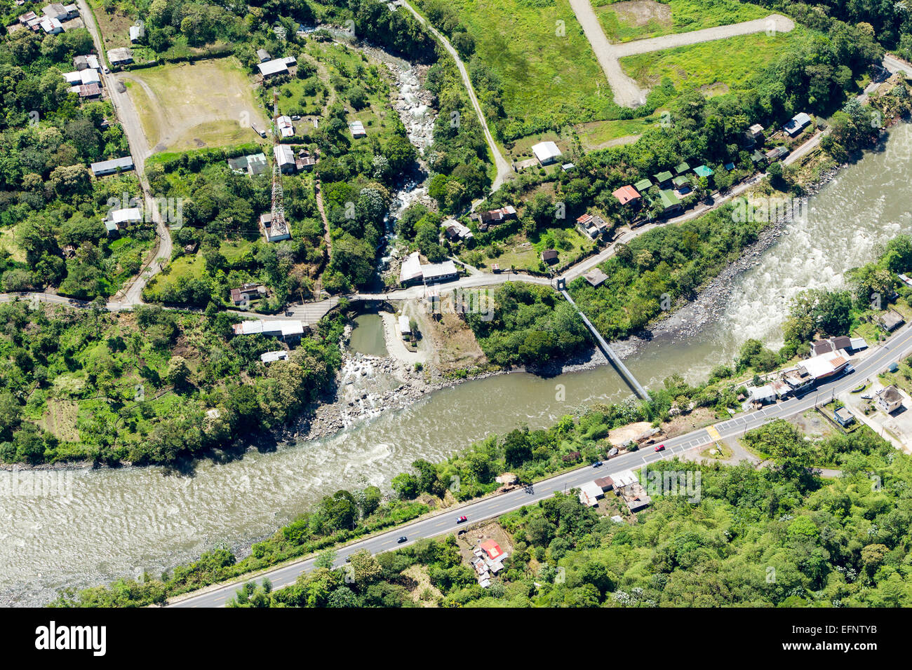 Rio Negro Dorf in der Ecuadorianischen Anden Luftaufnahme Stockfoto