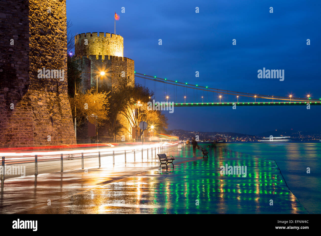 Rumeli Hisari (Rumeli Schloß) und Fatih Sultan Mehmet-Brücke Stockfoto