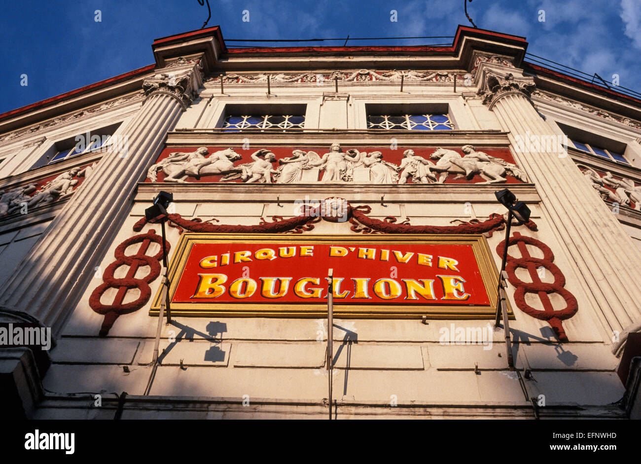 Außenansicht des Cirque d ' Hiver (Wintercircus), Paris, Frankreich. Im Jahr 1956 Regie Carol Reed Trapez. Es war zum Teil Stockfoto