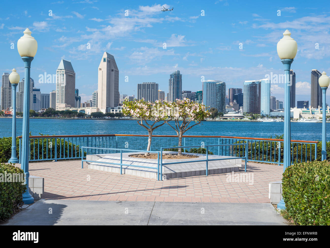 Blick auf Hafen von San Diego und Skyline von Centennial Park in Coronado, Kalifornien, Vereinigte Staaten von Amerika. Stockfoto