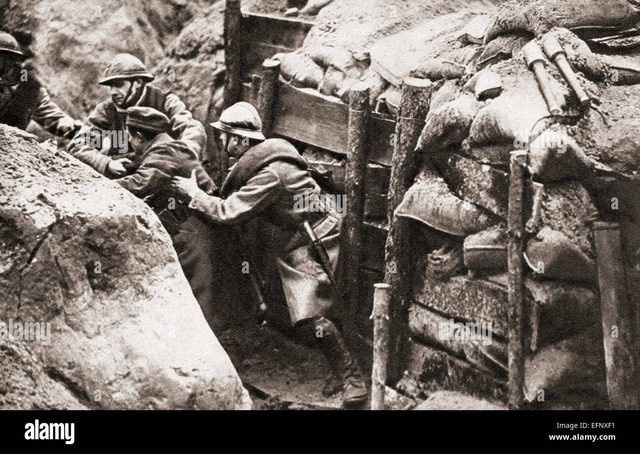 Französische Truppen machen einen Tageslicht-Überfall auf deutschen Gräben auf der Suche nach Gefangenen zu Informationszwecken. Stockfoto
