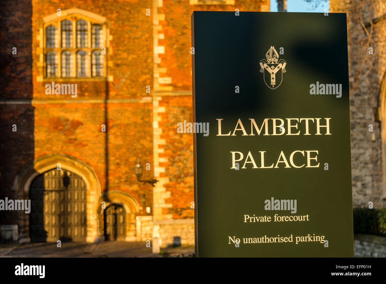 Lambeth Palace ist die offizielle Londoner Residenz des Erzbischofs von Canterbury in England, in Lambeth North. Stockfoto