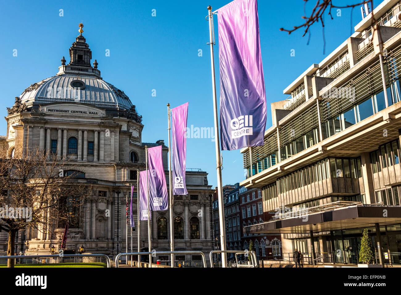 Das Methodist Central Hall Westminster und dem Queen Elizabeth II Conference Centre, Westminster, London Stockfoto