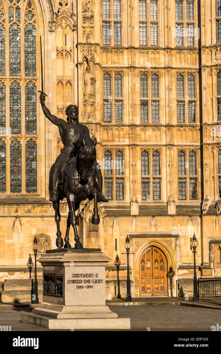 Richard Coeur de Lion ist ein Reiterstandbild des 12. Jahrhundert englischen Monarchen, König Richard I von England, Richard Löwenherz Stockfoto