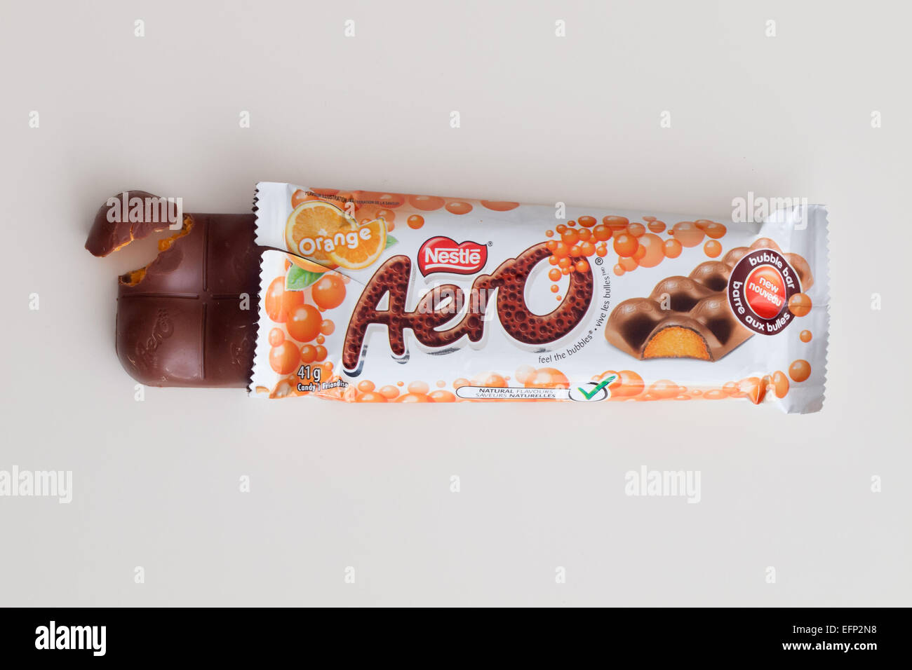 Eine Aero Orange Schokoriegel, produziert von Nestlé. Kanadische Verpackung gezeigt. Stockfoto