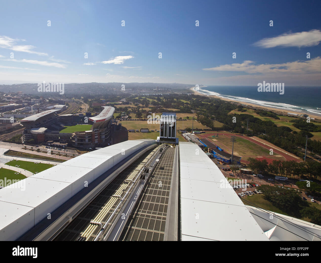 Anzeigen von einem Stadion und der Küste von Durban, Südafrika Stockfoto