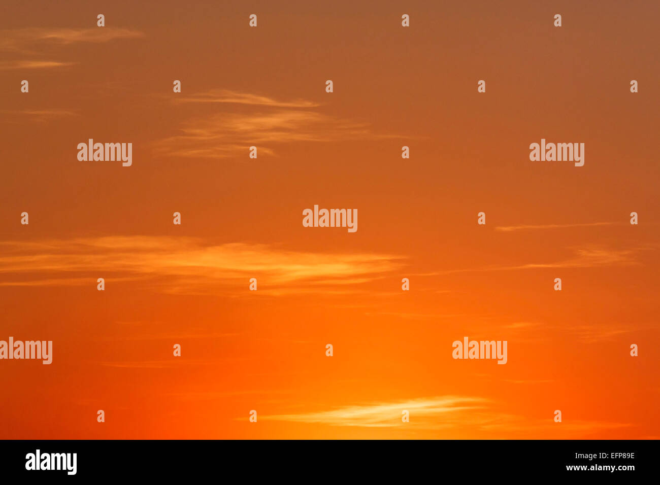 Blick auf den malerischen Sonnenuntergang Himmel Stockfoto