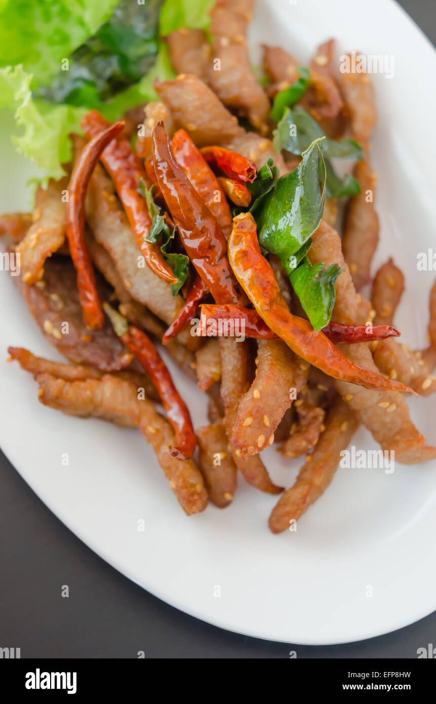Ansicht von oben frisch gebratenes Fleisch mit Sesam und chili Stockfoto