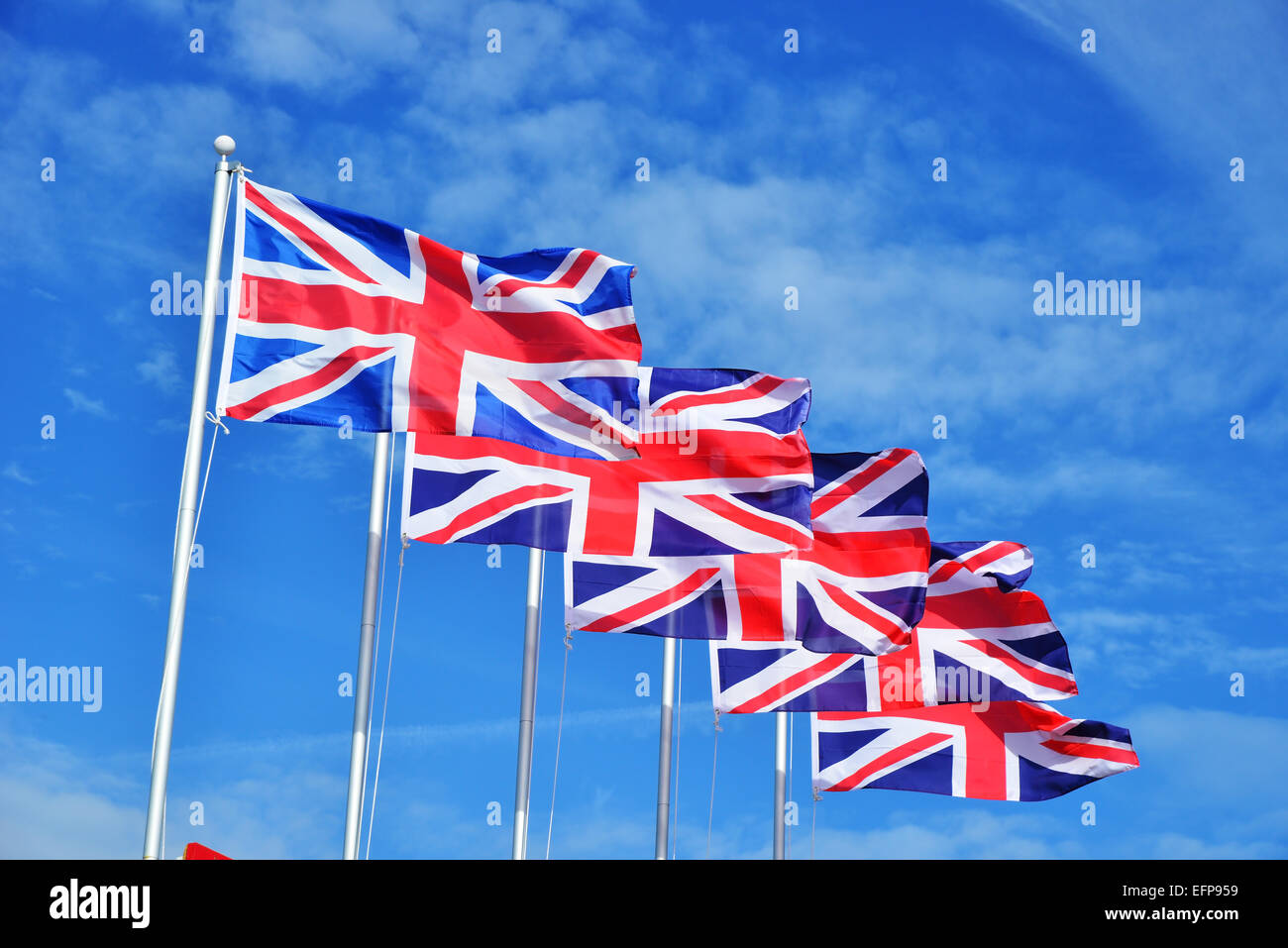 Fünf Union Jacks Flaggen blauer Himmel, Britisch, fünf Fahnen, Flaggen, patriotische, Union Flag Stockfoto