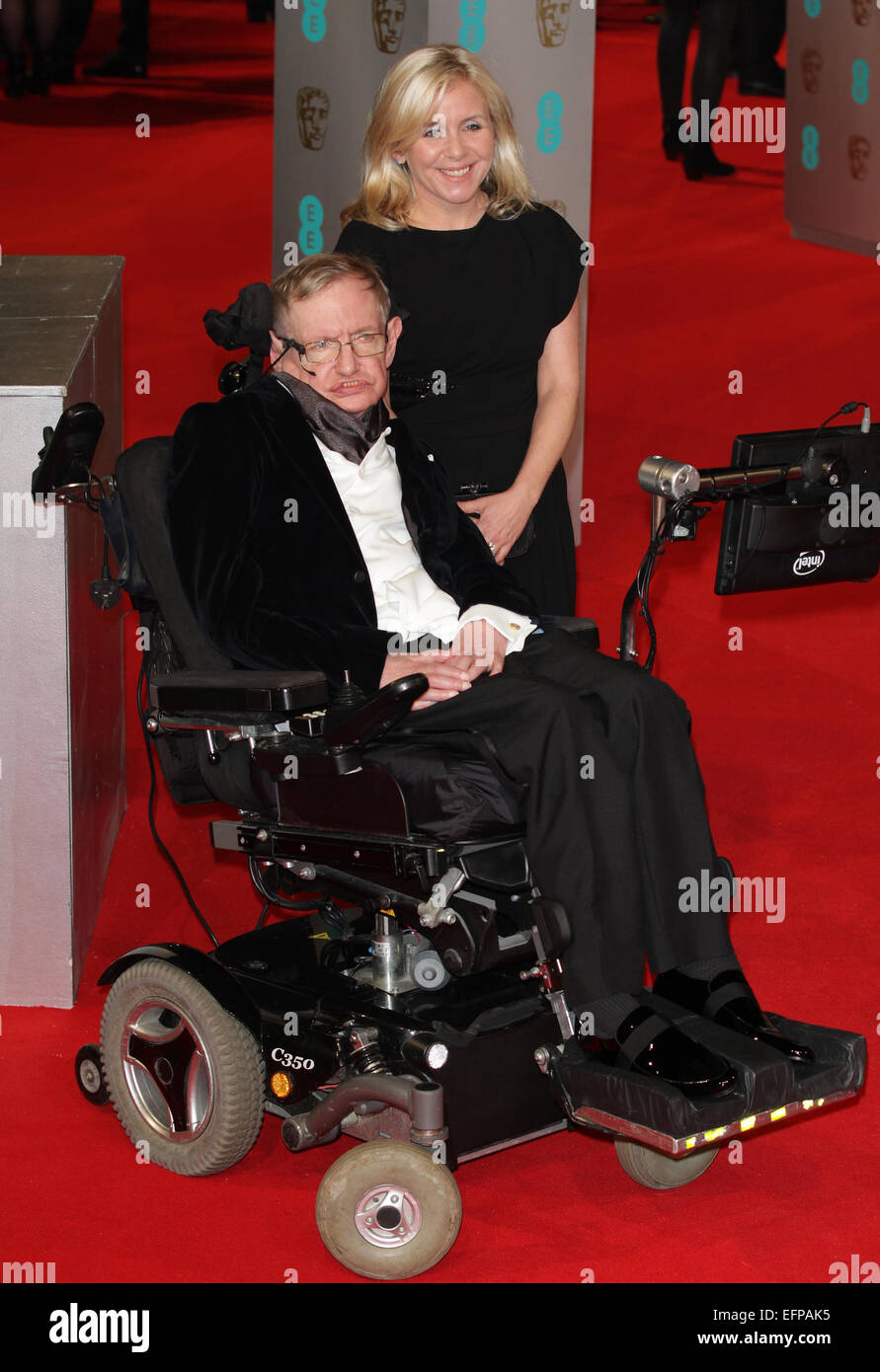 London, UK, 8. Februar 2015: Stephen Hawking besucht den EE British Academy Film Awards am Royal Opera House in London Stockfoto