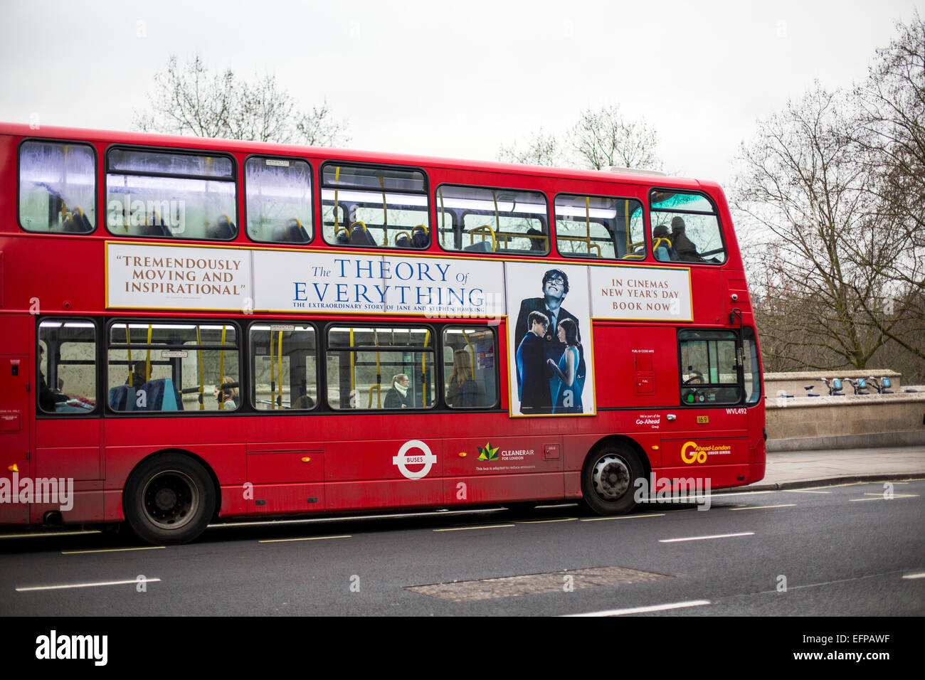 Bus Theory of Everything Anzeige rote Doppeldecker Stockfoto