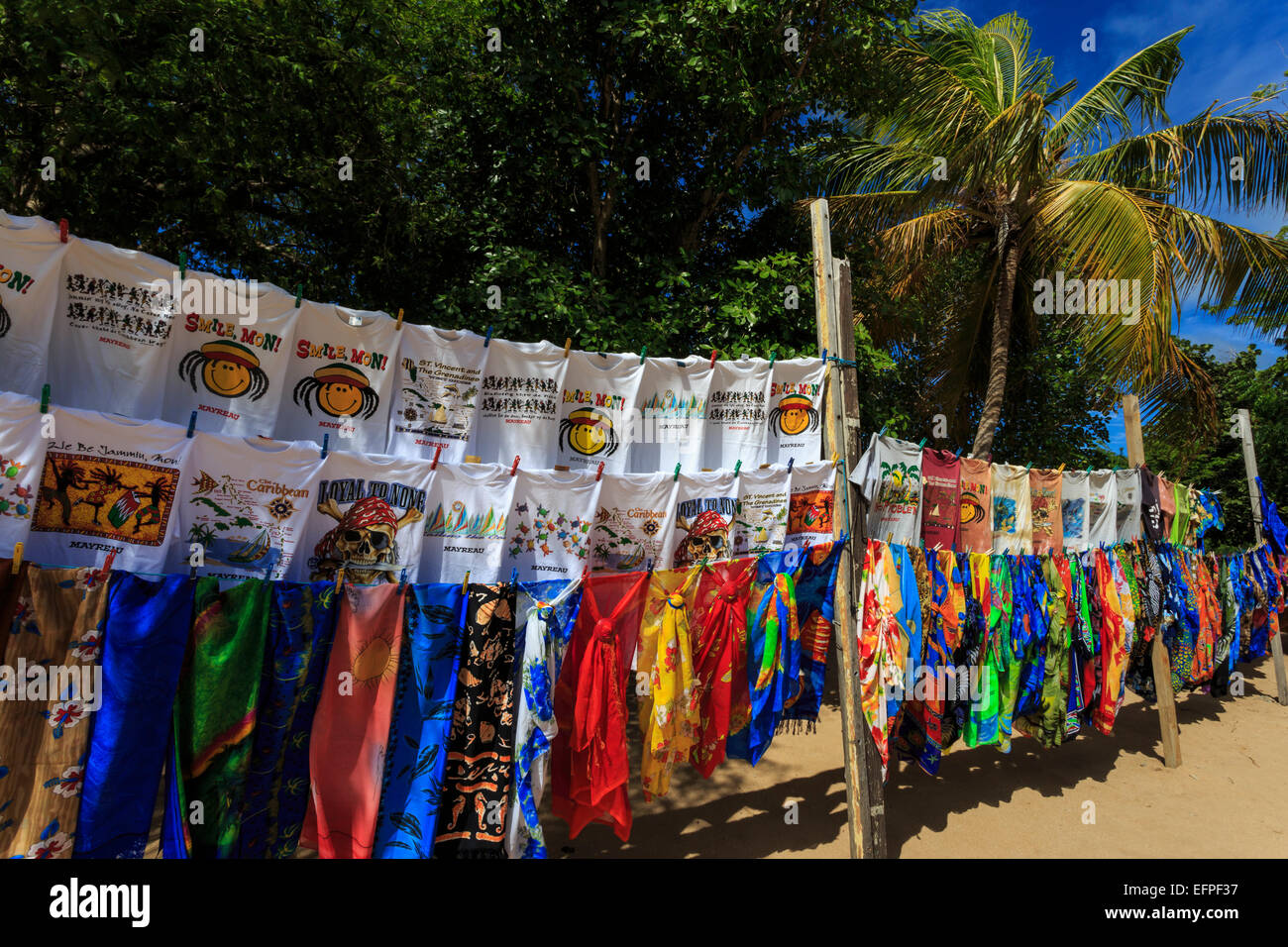 Bunte Souvenir, Saline Bay, Mayreau, Grenadinen von St. Vincent, Windward-Inseln, West Indies, Karibik Stockfoto