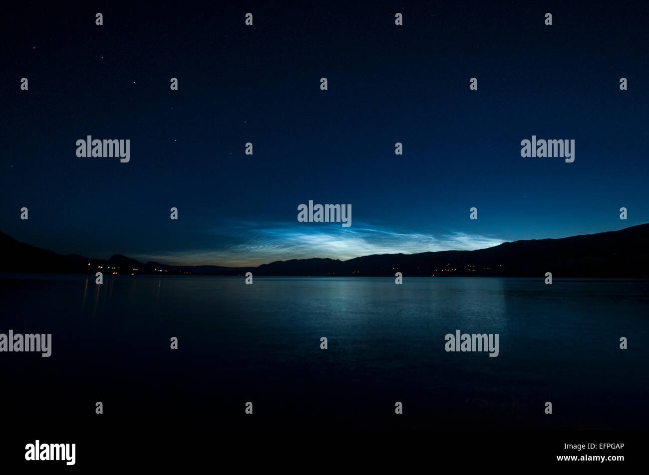 Nachtwolken über Okanagan See in der Nacht, Penticton, Britisch-Kolumbien, Kanada Stockfoto