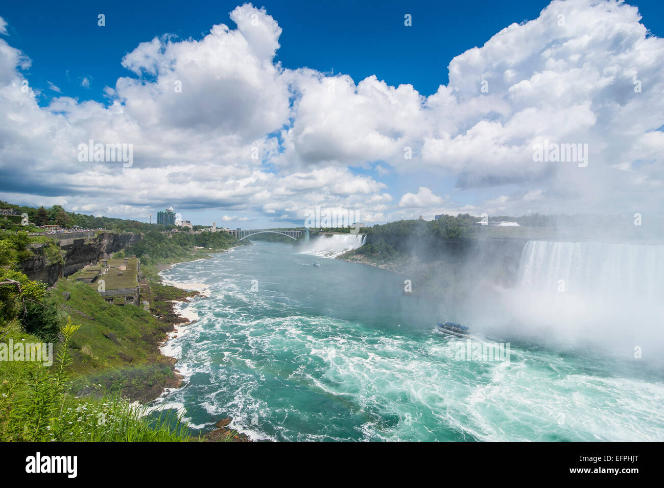 Blick über die Amerika-Wasserfälle und die Bridal Veil Falls, Niagara Falls, Ontario, Kanada, Nordamerika Stockfoto
