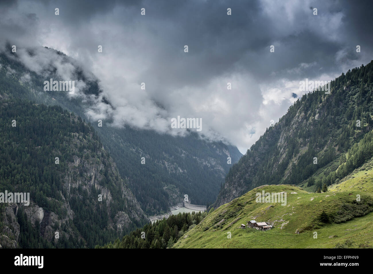 Blick auf Berge und Aletschgletscher in Ferne, Wallis, Schweiz Stockfoto