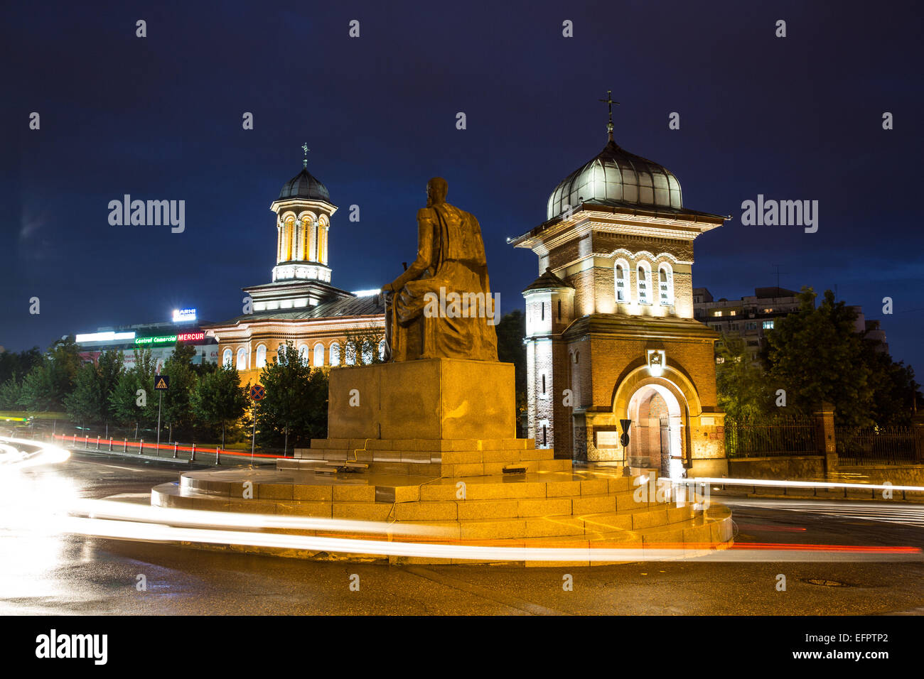 Denkmal und historischen Gebäude in der Nacht, Craiova, Rumänien Stockfoto