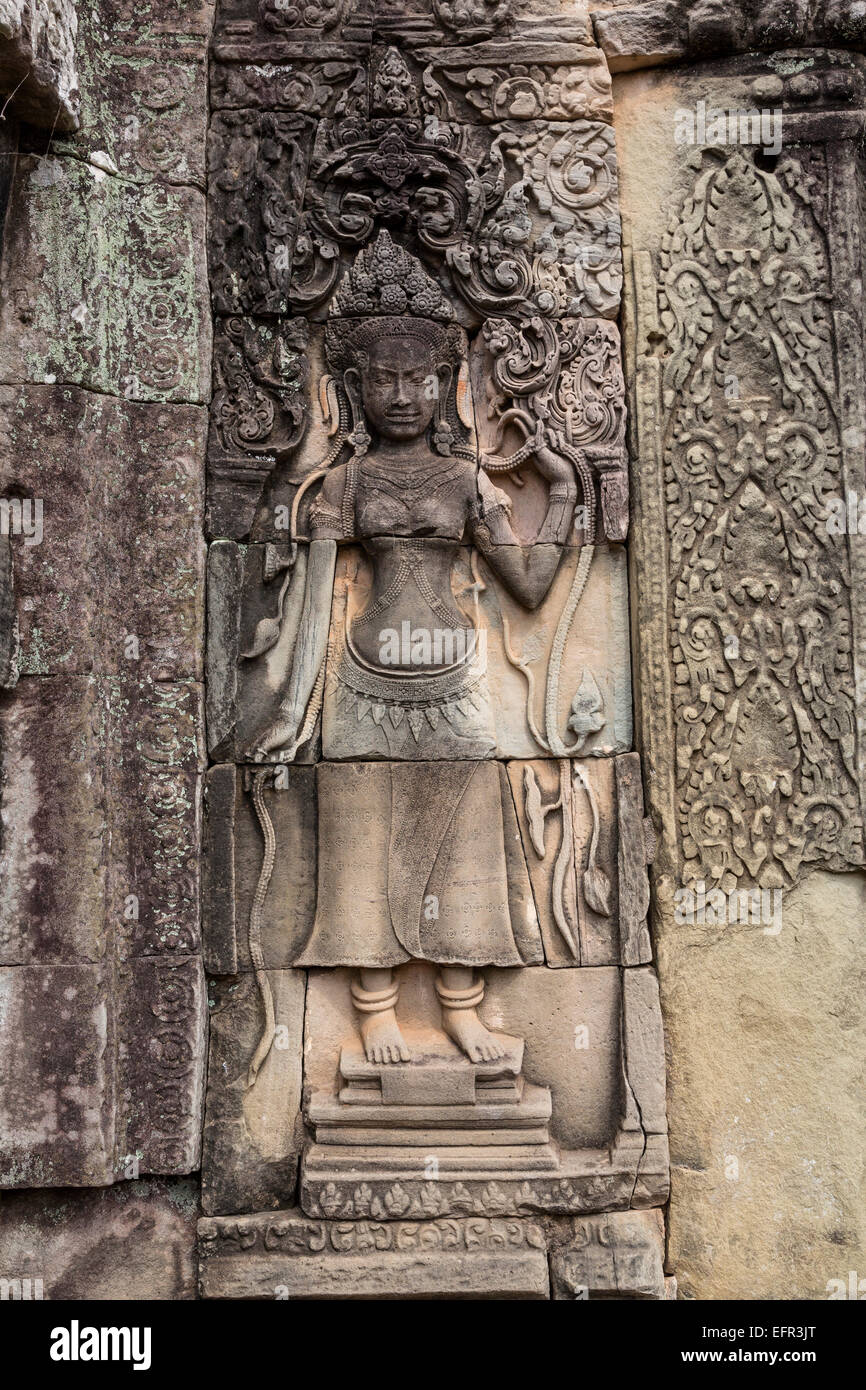 Detail der Apsaras (himmlische Tänzerinnen) im Außenbereich von umschließenden Mauer, Bayon Tempel in Angkor Thom, Angkor, Kambodscha. Stockfoto