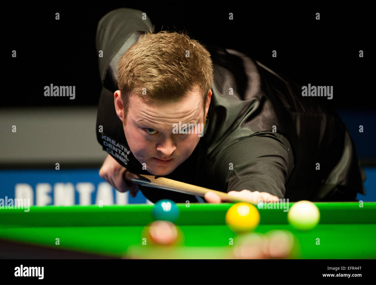 Berlin, Deutschland. 8. Februar 2015. Mark Selby (GBR) in Aktion während des Finales der Snooker German Masters 2015 in Berlin, Deutschland, 8. Februar 2015. Foto: Oliver Mehlis/Zb - Nr. WIRE SERVICE - © Dpa/Alamy Live-Nachrichten Stockfoto