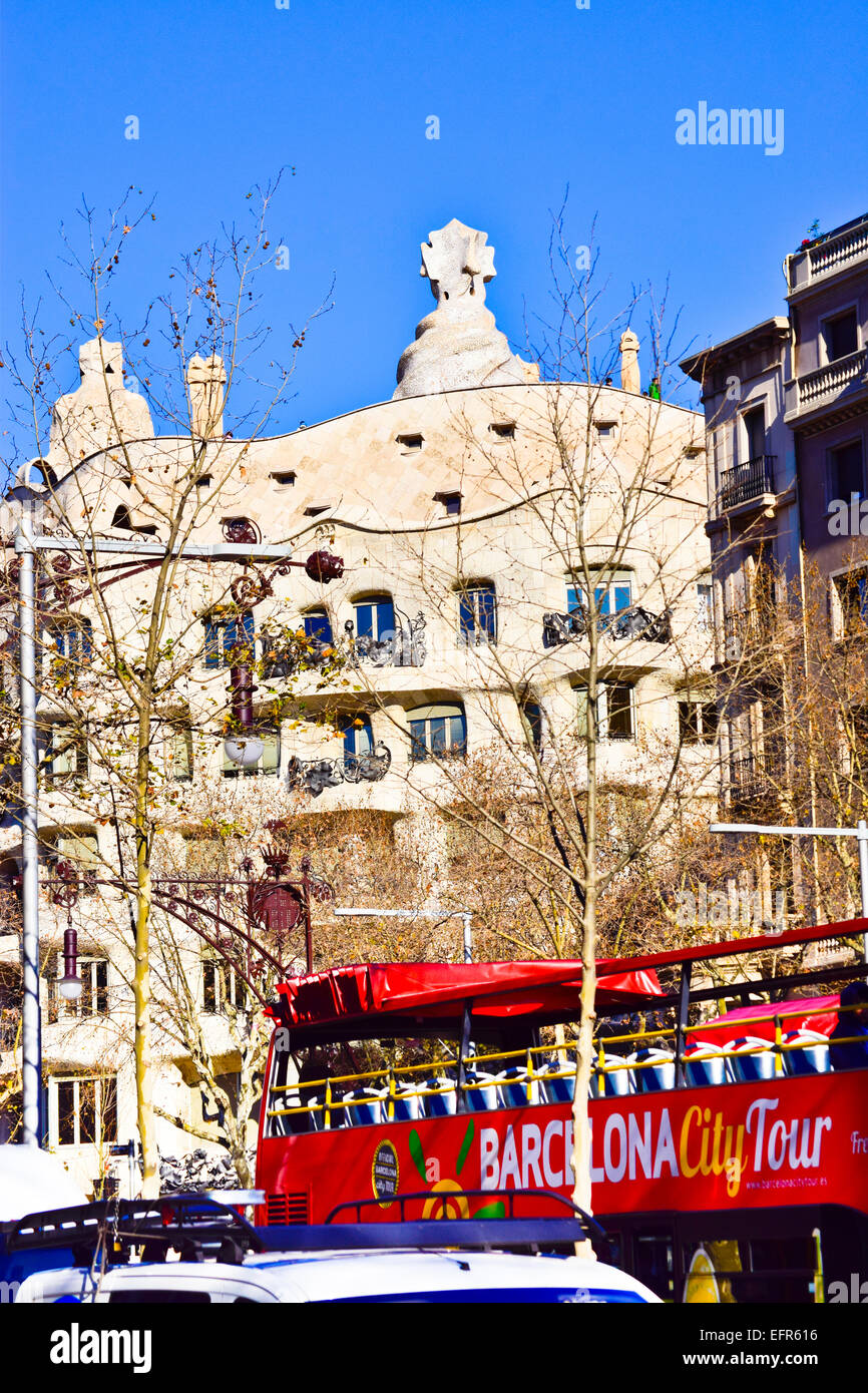 Casa Mila auch bekannt als La Pedrera von Antoni Gaudi Architekten entworfen. Barcelona, Katalonien, Spanien. Stockfoto