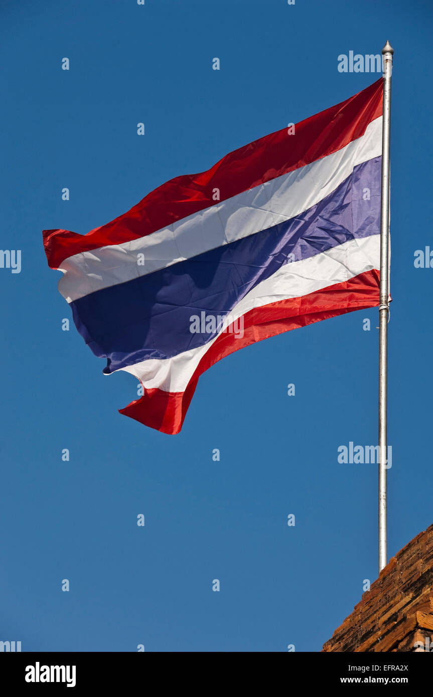 Vertikale Ansicht der Nationalflagge von Thailand. Stockfoto