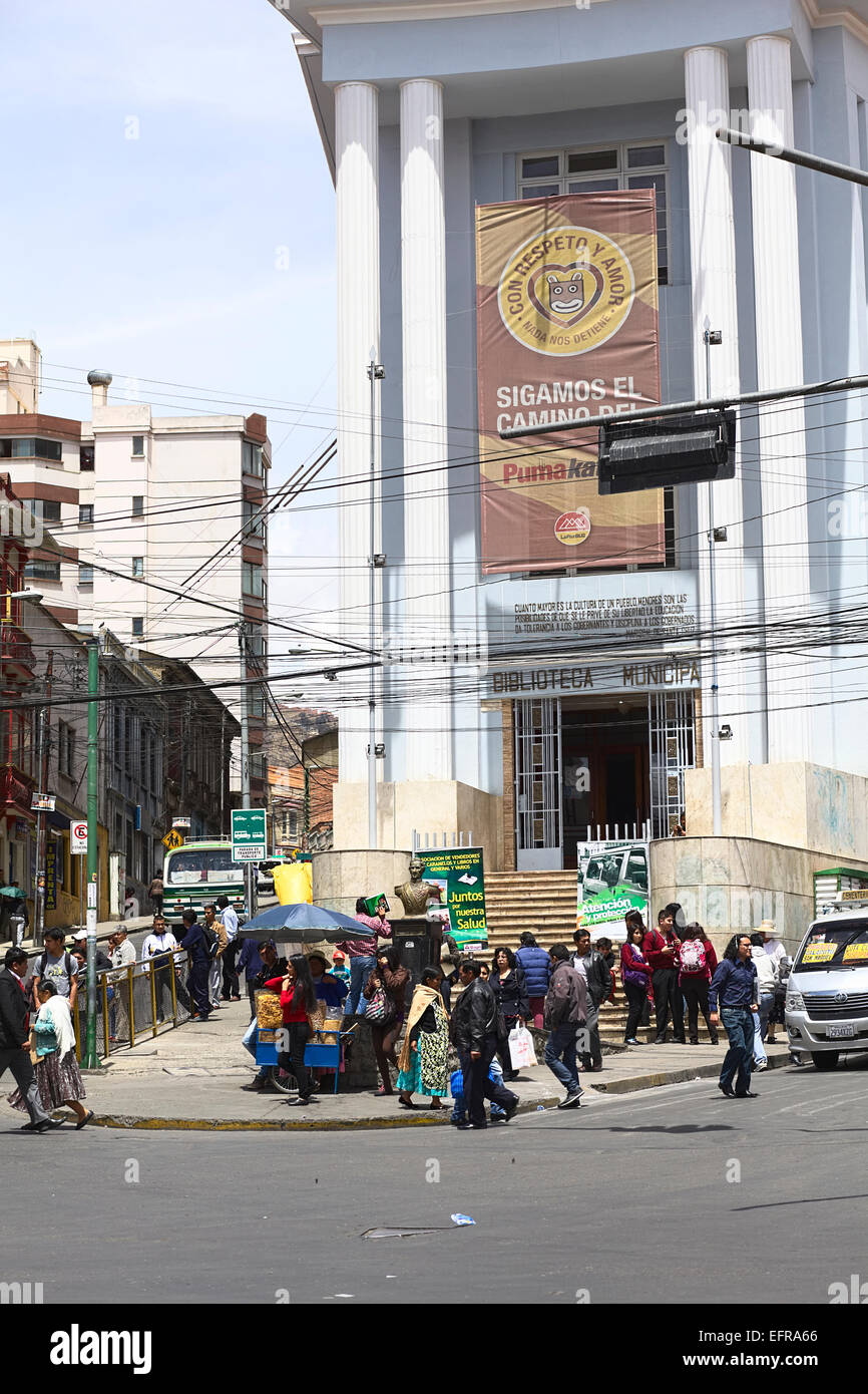 Biblioteca Municipal (Stadtbibliothek) an der Plaza del Estudiante (Schülers Platz) im Zentrum Stadt in La Paz, Bolivien Stockfoto