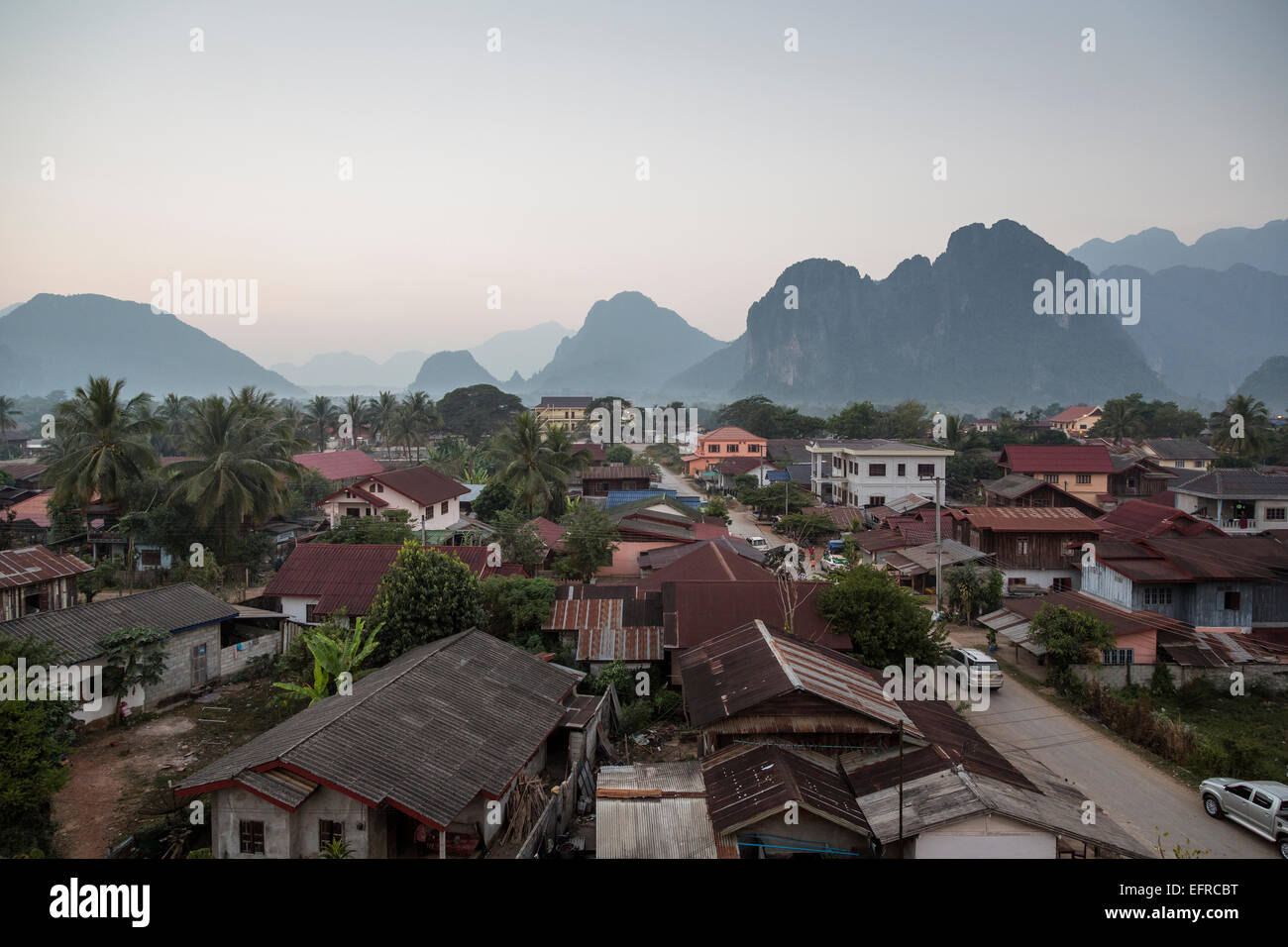 Blick über Vang Vieng, Laos. Stockfoto
