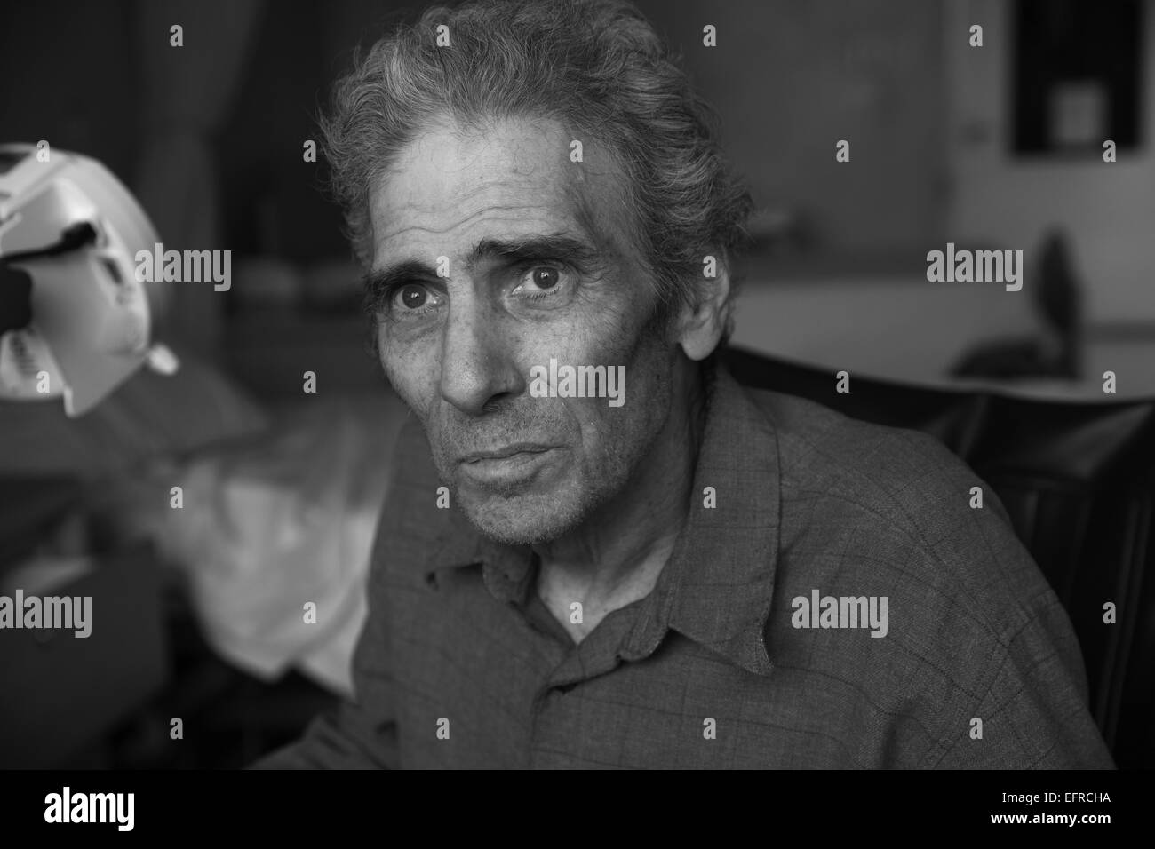 Porträt eines Mannes in einem Pflegeheim mit zunehmender Demenz Stockfoto
