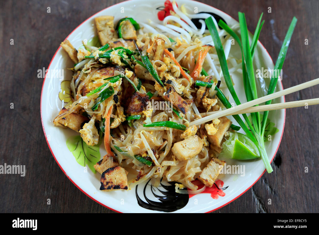 Huhn Pad Thai, Thai Farm Cooking School in der Nähe von Chiang Mai, Thailand Stockfoto